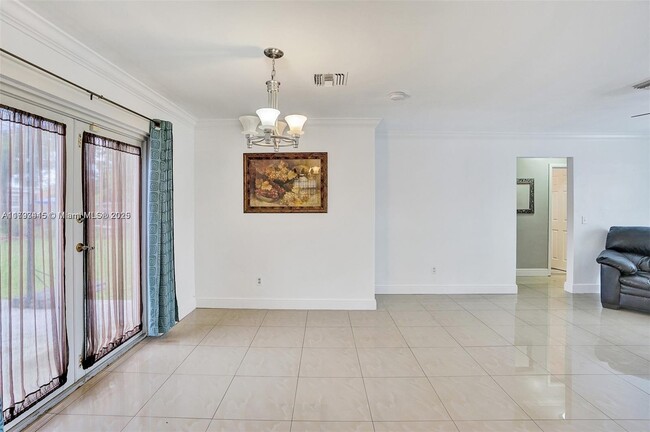Building Photo - 6931 SW 27th Ct