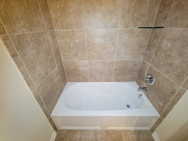 Building Photo - NEW 3 BEDROOM 2.5 BATH 2 CAR GARAGE HOME I...