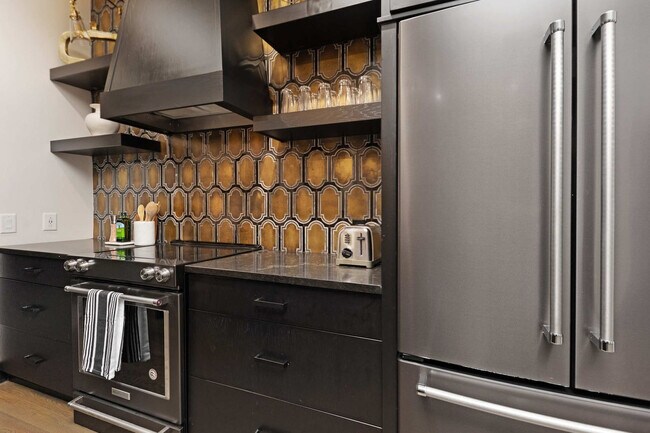 Building Photo - 126 2nd Ave N