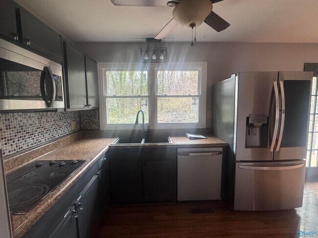 Building Photo - 9527 Hemlock Dr SE