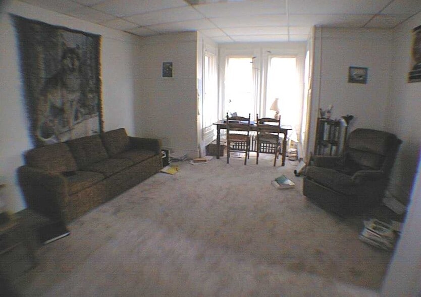 Living room - 465 N 5th St