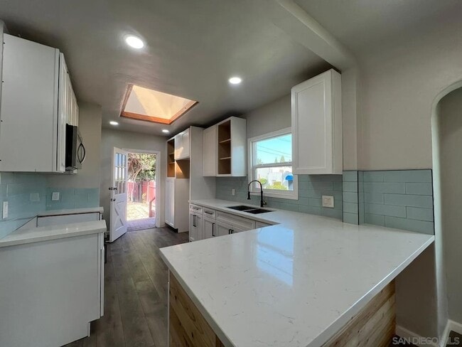 Building Photo - 554 Glover Ave