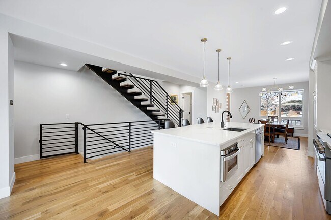 Building Photo - Modern 4BD, 4BA Home With 2-Car Garage, On...