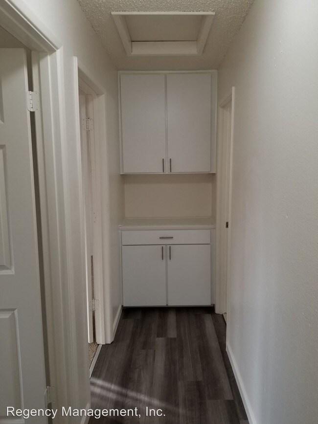 Building Photo - 704 N Broadway St