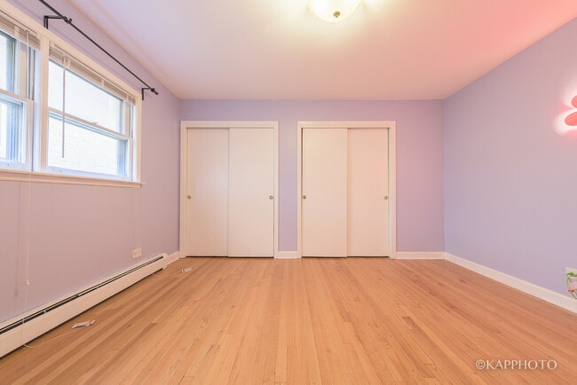 Building Photo - 5942 W Addison St