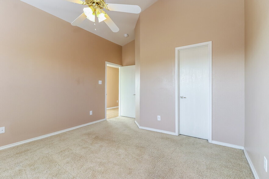 Building Photo - 6440 Regina Dr