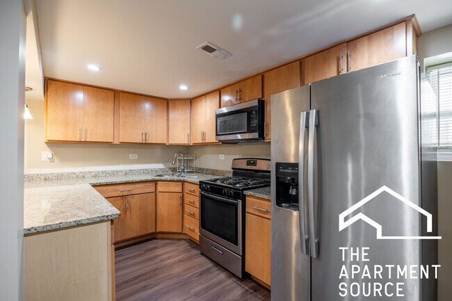 Building Photo - 2118 N Avers Ave