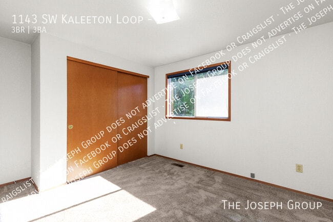 Building Photo - 1143 SW Kaleeton Loop