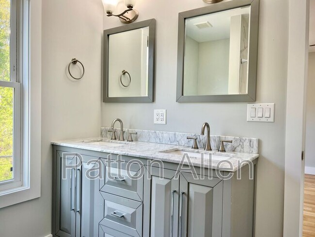 Building Photo - 308 London Rd