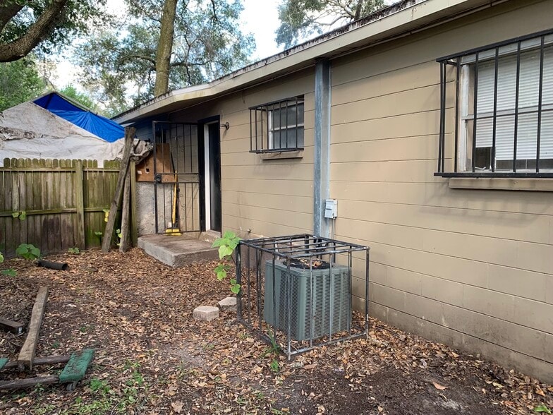 Building Photo - 10008 N Lantana Ave