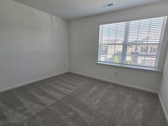 Building Photo - 5525 Hydrangea St