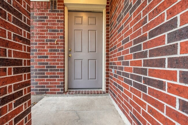 Building Photo - 9327 Delicado Dr