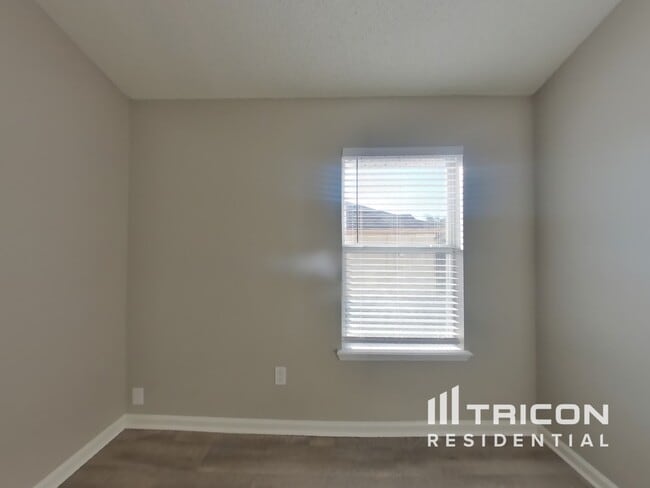 Building Photo - 12048 Coachman Lakes Way