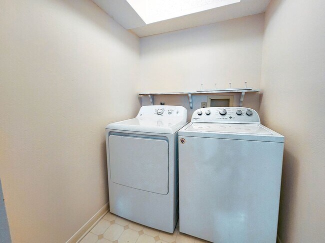 Building Photo - 12 Kings Row