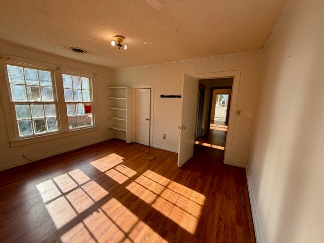 Building Photo - 1401 12th Ave N