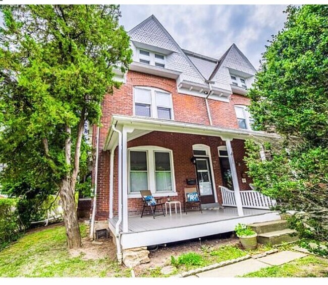 523 E Montgomery Ave 523 E Montgomery Ave North Wales PA 19454