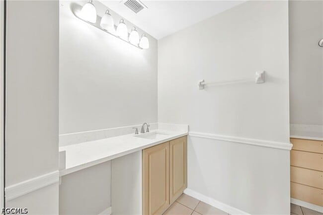 Building Photo - 14819 Laguna Dr