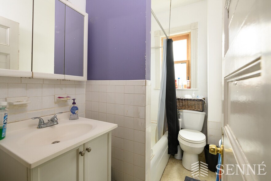 Building Photo - 134 Elm St