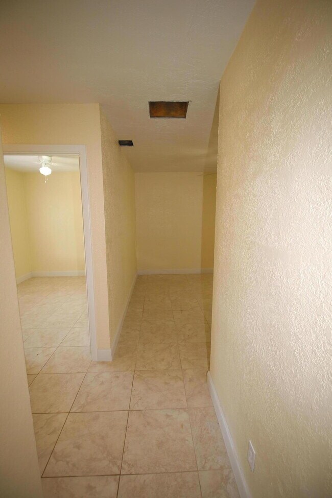 Building Photo - 12419 Westhampton Cir