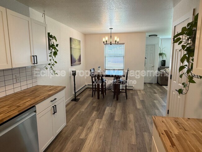 Building Photo - 464 Tara Dr