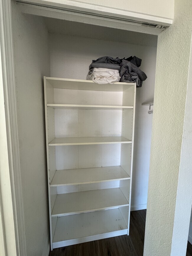 Building Photo - 140 Uwapo Rd