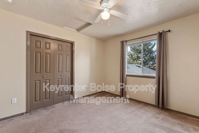 Building Photo - 3354 W Wave Dr
