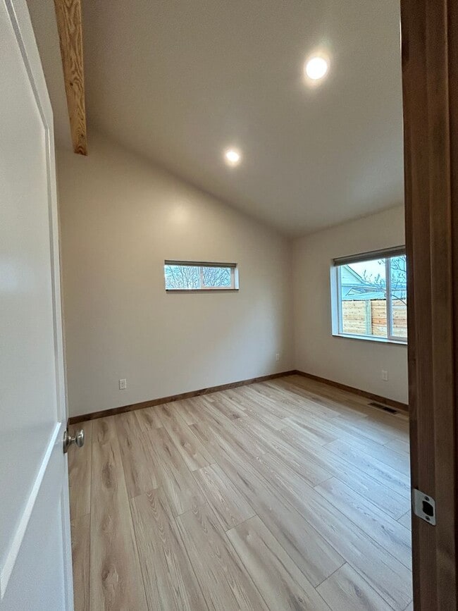 Building Photo - Brand New, Energy Efficient, 2 Bed, 1 Bath Home in Hamilton