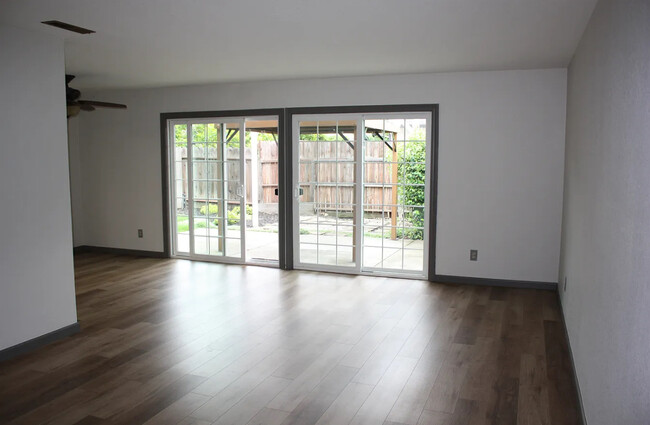 Building Photo - 3138 Princeton Ave