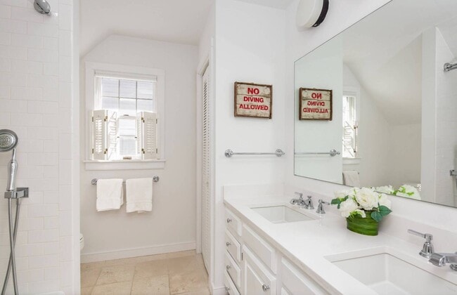 Building Photo - 57 Osborne Ln