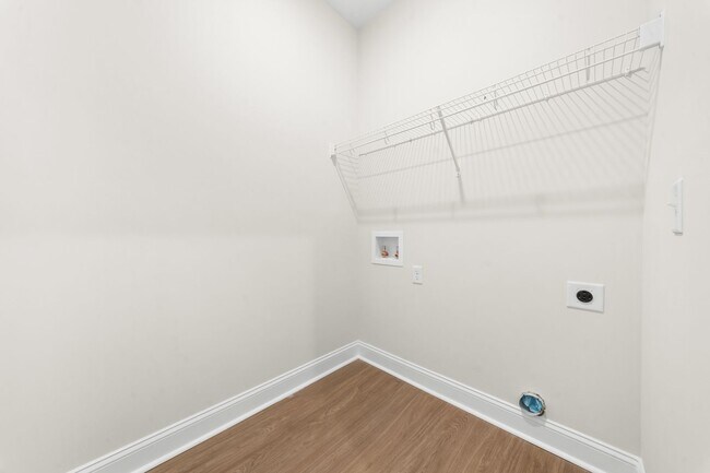 Building Photo - 102 Skye Dr