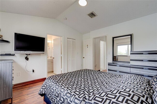 Building Photo - 8535 SW 152nd Ave