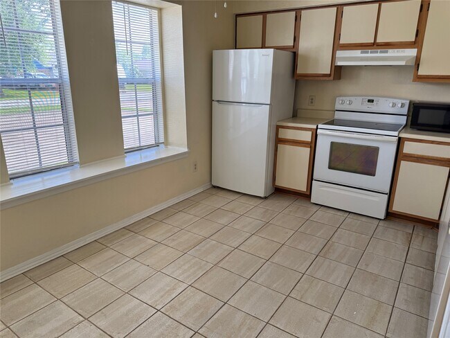Building Photo - 6604 Tamar Dr