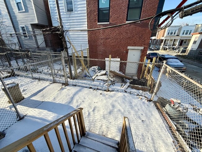 Building Photo - 5635 Hadfield St