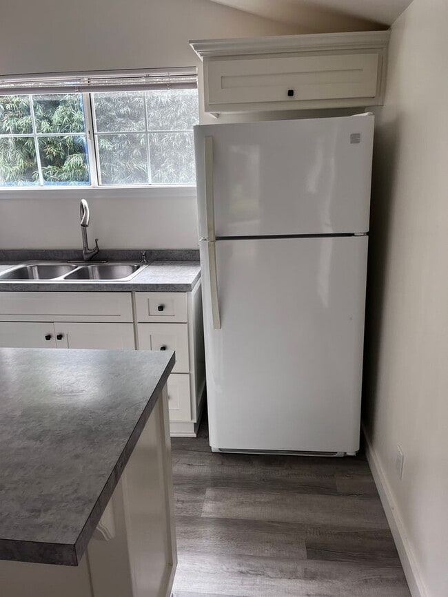 Building Photo - Charming Cottage for Rent in Montecito