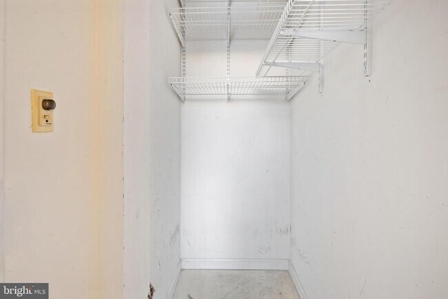 Building Photo - 1705 Lake Shore Crest Dr
