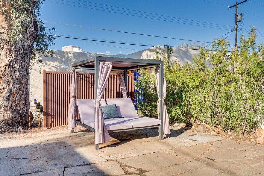 Building Photo - 1925 E Water St