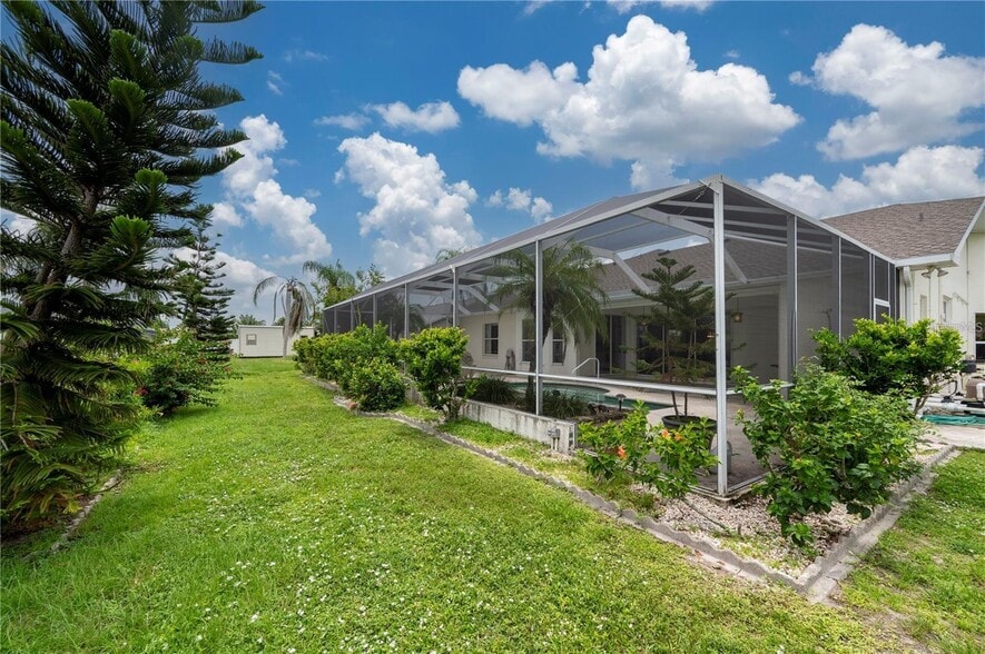Building Photo - 23420 Peachland Blvd