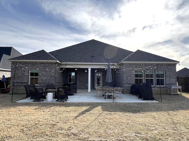 Building Photo - Available July 1, 2026!