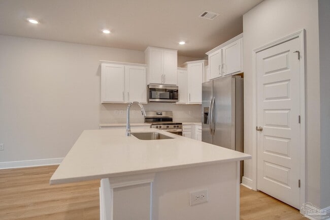 Building Photo - 2495 Cliff Hollow Cir