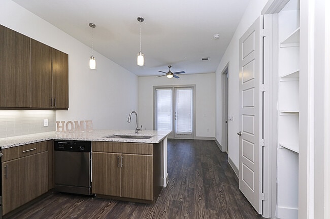 Interior Photo - The Landing at Centreport