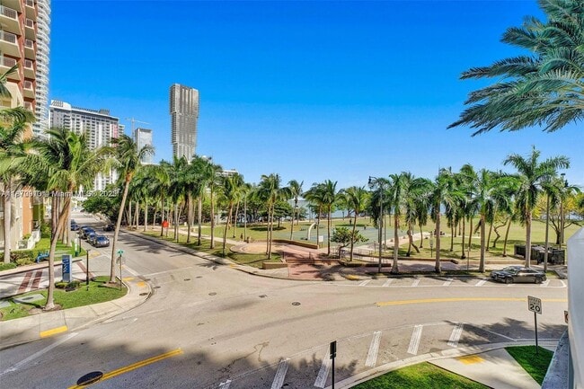Building Photo - 1900 N Bayshore Dr