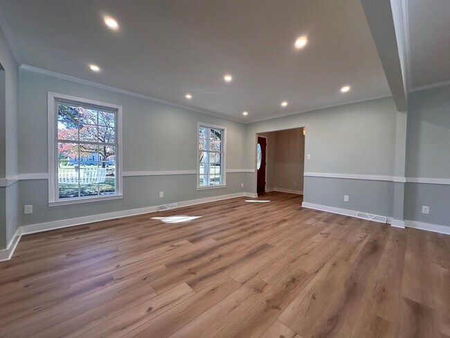 Building Photo - Home on High Tide