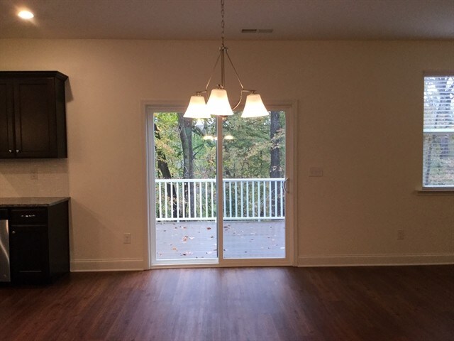 Building Photo - 3039 Greenmont Cir