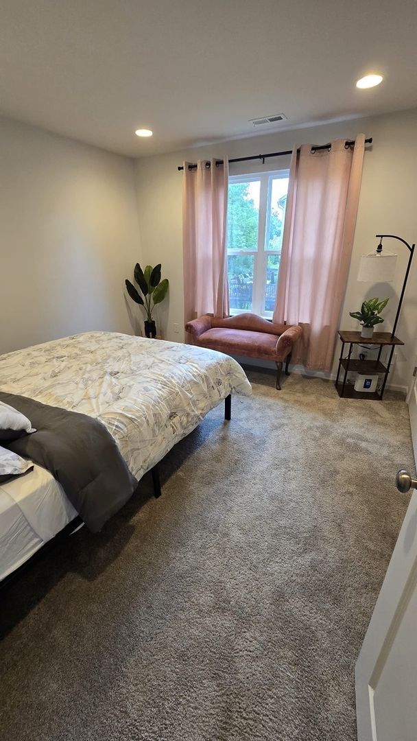 Building Photo - Charming 3BR Duplex in Charlotte