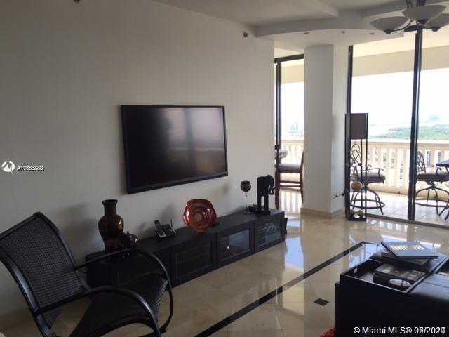 Building Photo - 2000 Island Blvd