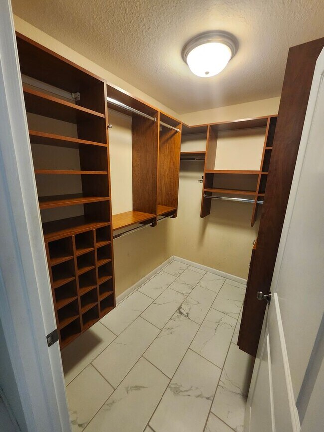 Building Photo - 552 Brooke Hampton Dr