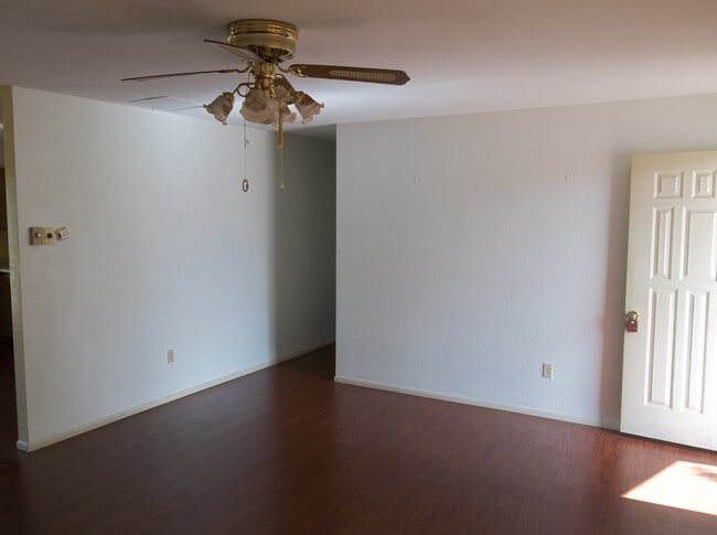 Building Photo - 4720 N Spring Dr