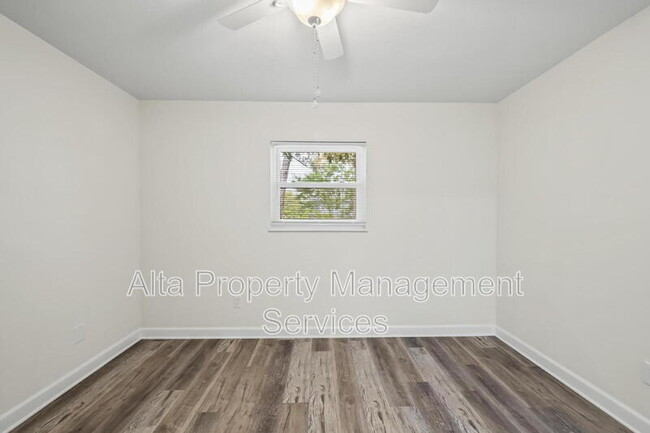 Building Photo - 1848 Willowood Dr