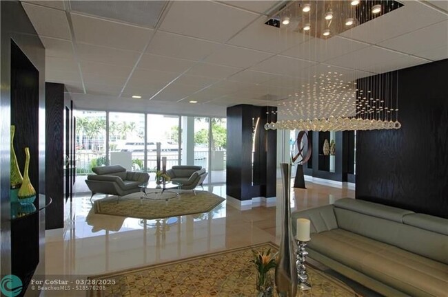 Building Photo - 2800 E Sunrise Blvd