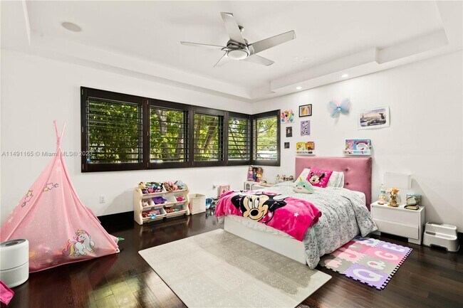 Building Photo - 2 SW 24th Rd